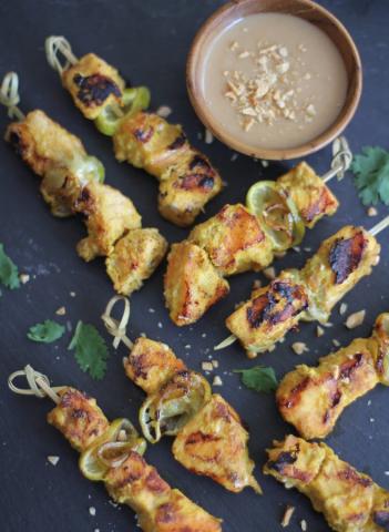 Salmon skewers with peanut sauce